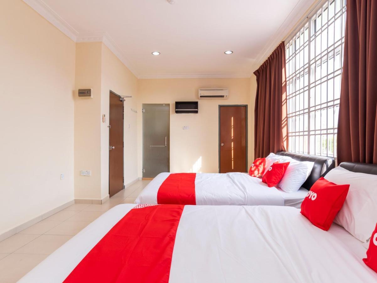 Oyo 89536 Hazris Hotel Batu Pahat Ngoại thất bức ảnh