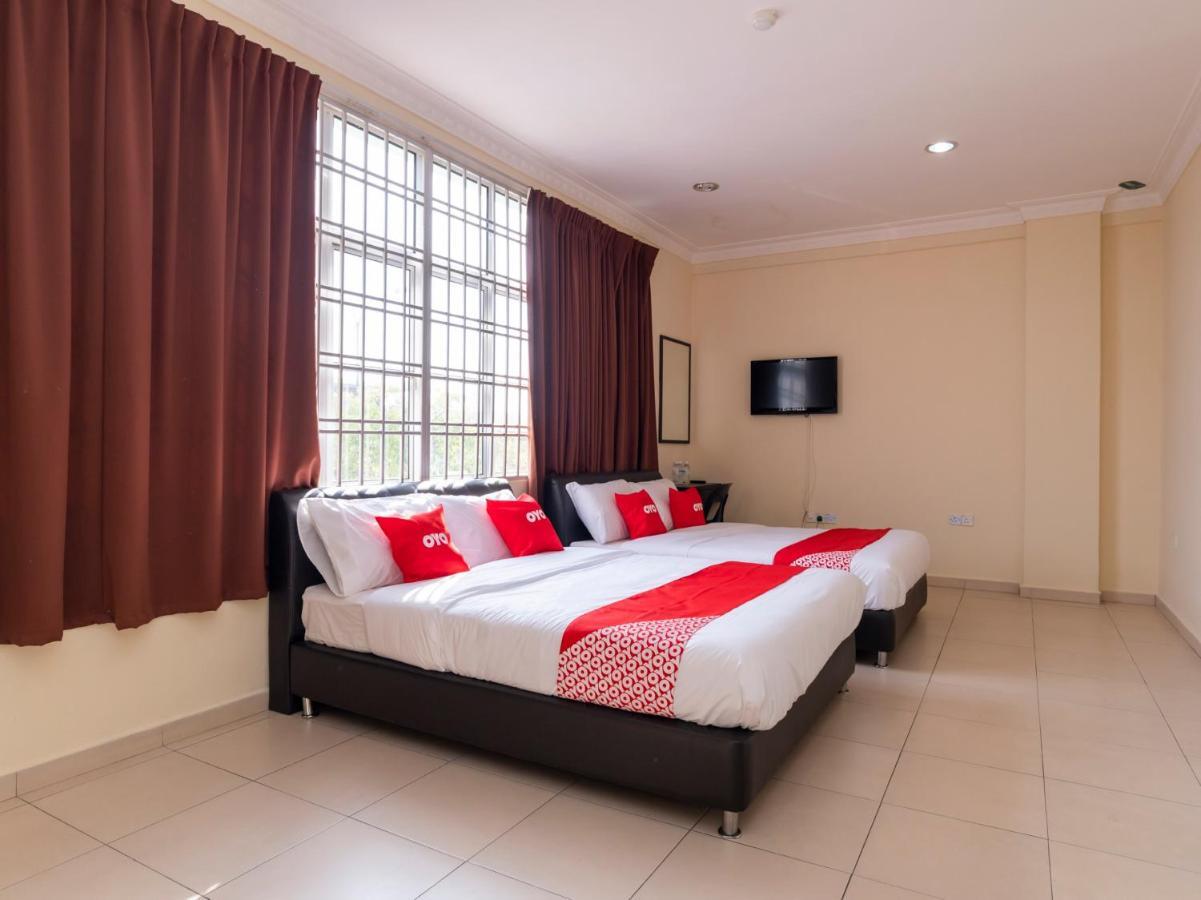 Oyo 89536 Hazris Hotel Batu Pahat Ngoại thất bức ảnh