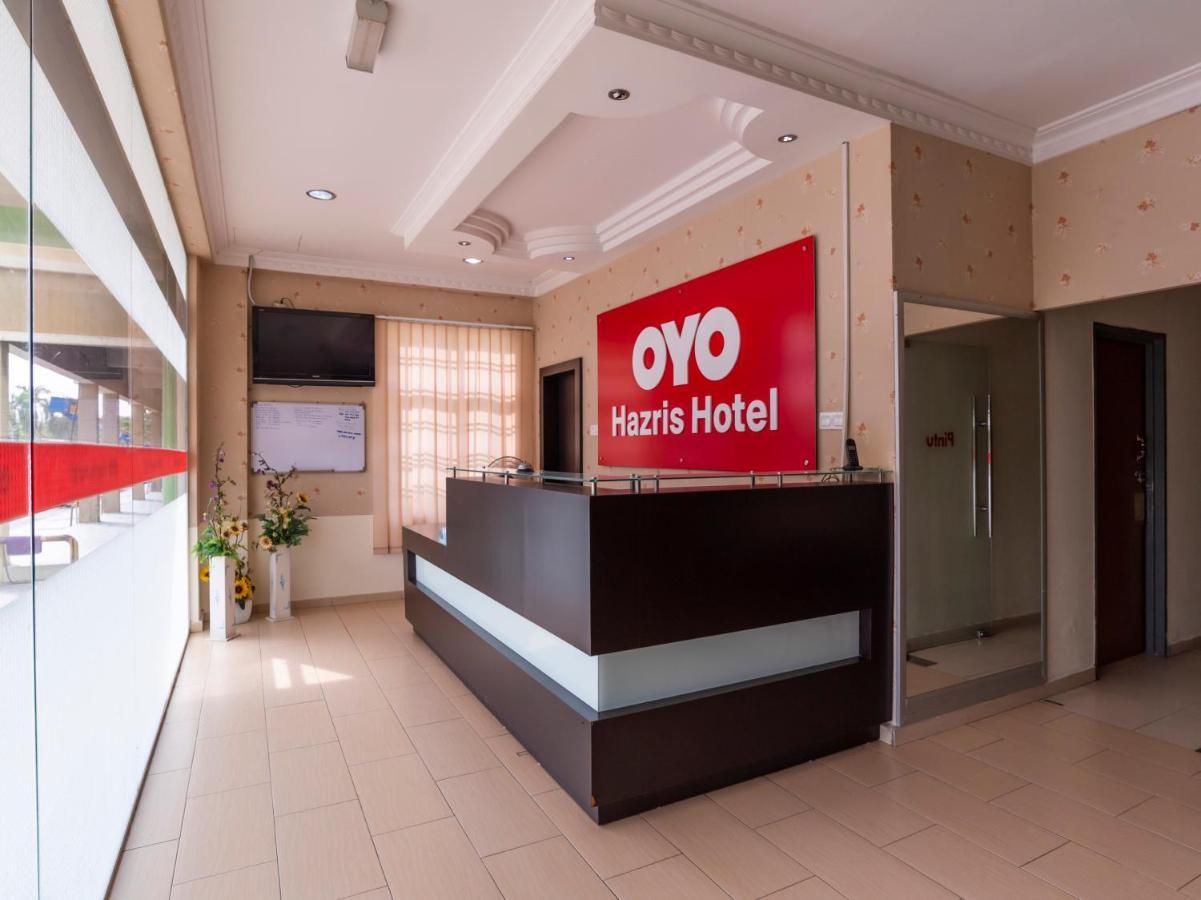 Oyo 89536 Hazris Hotel Batu Pahat Ngoại thất bức ảnh