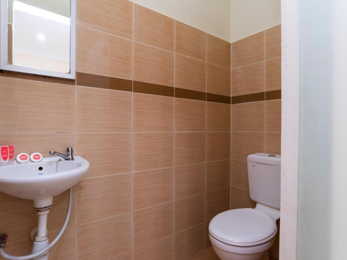 Oyo 89536 Hazris Hotel Batu Pahat Ngoại thất bức ảnh