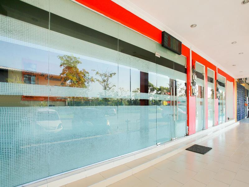 Oyo 89536 Hazris Hotel Batu Pahat Ngoại thất bức ảnh
