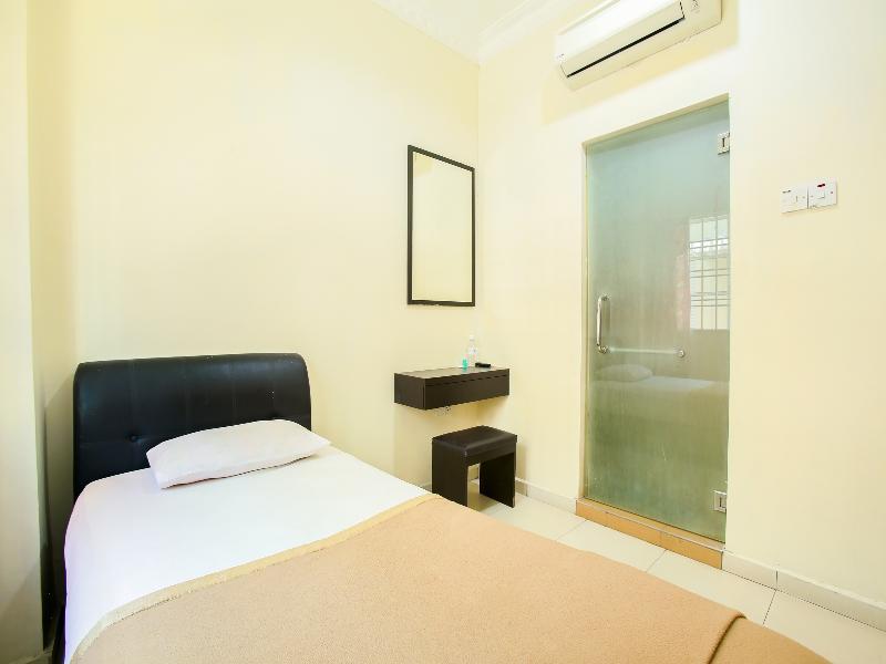 Oyo 89536 Hazris Hotel Batu Pahat Ngoại thất bức ảnh